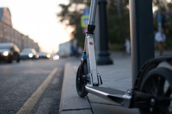 Девушка получила перелом основания черепа при падении с электросамоката в Нижнем Новгороде