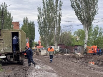 Ночной ливень сместил график ремонта коллектора в Энгельсе