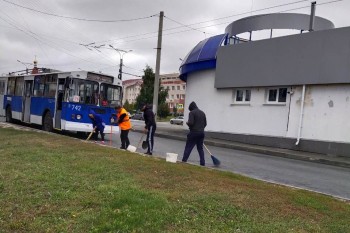 Первыми к экологическим акциям в столице Чувашии присоединились труженики отрасли ЖКХ