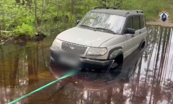 Автомобиль с 4 телами обнаружили в болоте в Нижегородской области Автомобиль с 4 телами обнаружили в болоте в Нижегородской области