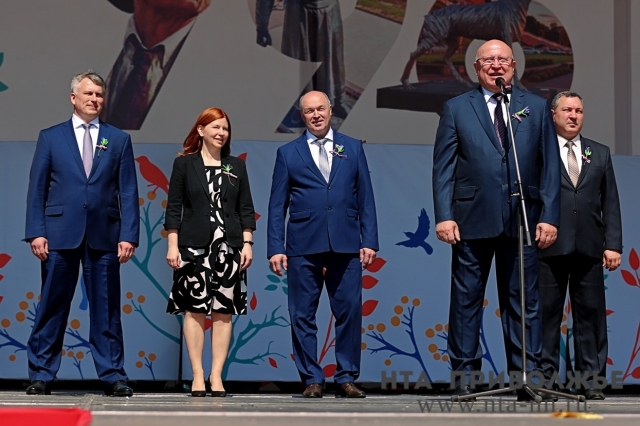 Руководство Нижнего Новгорода и области поздравило горожан с Днём России и Днём города на площади Минина и Пожарского