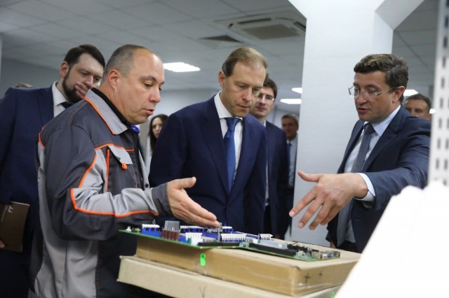 Вице-премьер РФ Денис Мантуров и Глеб Никитин ознакомились с работой нескольких нижегородских предприятий