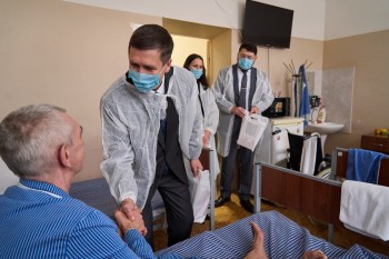 Участников СВО в нижегородских госпиталях поздравили с Новым годом