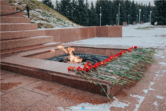 Цветы в знак вечной памяти возложили в День неизвестного солдата в Чебоксарах