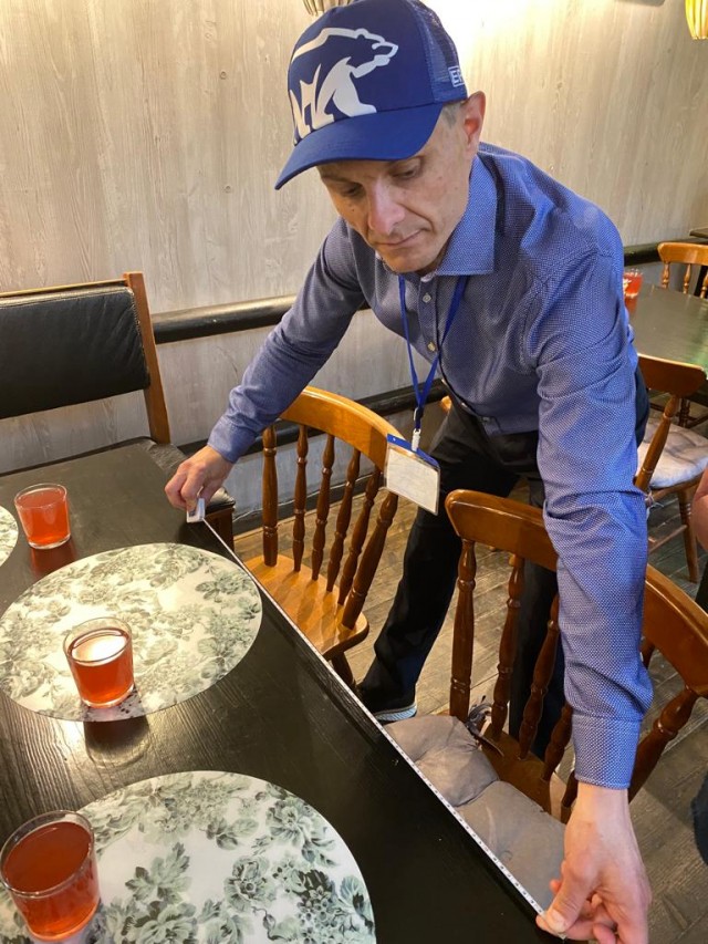 Общественные контролеры проверяют летние кафе в Нижнем Новгороде на доступность для инвалидов