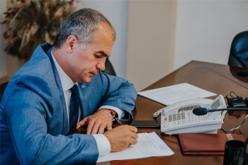 Глава администрации Чебоксар Алексей Ладыков провел прямую линию с жителями