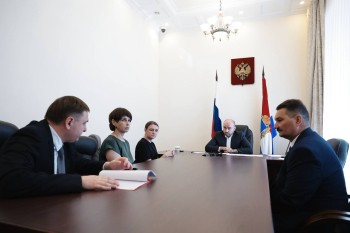 Самарский губернатор Вячеслав Федорищев провел прием граждан Самарский губернатор Вячеслав Федорищев провел прием граждан