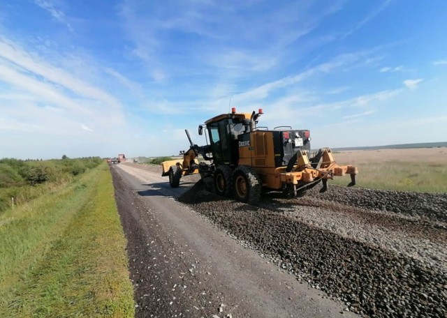 Дорогу в Башмаковском районе Пензенской области ремонтируют по нацпроекту