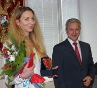 Димитров подарил чемпионке мира, легкоатлетке Фировой &quot;Сердце Сарова&quot;