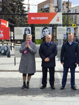 В Нижнем Новгороде на Большой Покровской открылась уличная фотовыставка «Защитницы земли нижегородской» В Нижнем Новгороде на Большой Покровской открылась уличная фотовыставка «Защитницы земли нижегородской»