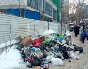 Председатель не организовавшего вывоз мусора ТСЖ в Нижнем Новгороде скрывается от администрации