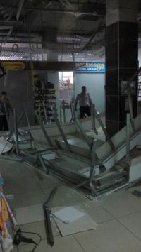 Потолок рухнул в одном из торговых центров Нижнего Новгорода