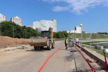 Новое освещение монтируется на набережной Чебоксарского залива