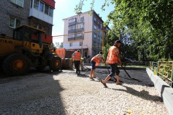 Активисты &quot;Единой России&quot; проверили качество ремонтных работ дворовых территорий в Советском районе Нижнего Новгорода