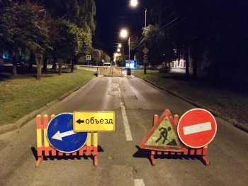 Дефект проезжей части устраняют на улице Урукова в Чебоксарах