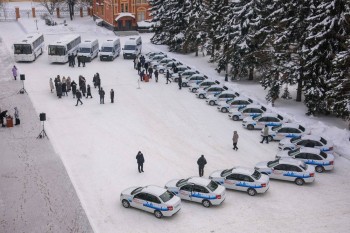 Юрий Зайцев вручил руководителям соцучреждений ключи от новых машин