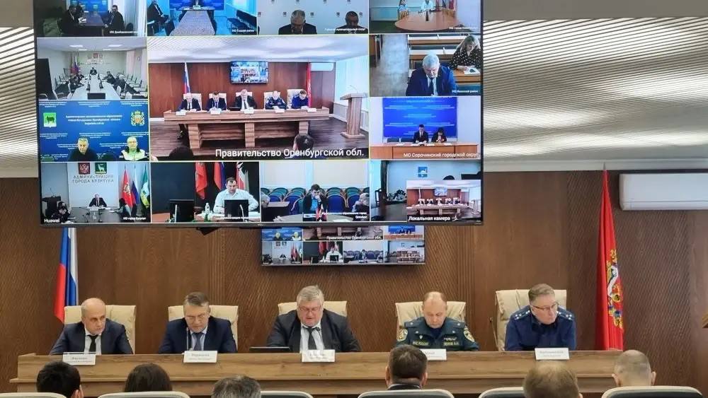 Внеочередной оперштаб комиссии по ЧС провели из-за непогоды в Оренбуржье