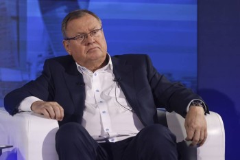 Глава ВТБ Андрей Костин предложил расширить полномочия банков в борьбе с дропами