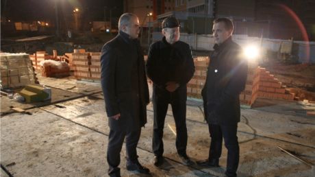 Ход работ в ночное время на Московской набережной и детском саду в мкр. "Радужный" проверил глава администрации Чебоксар Ход работ в ночное время на Московской набережной и детском саду в мкр. "Радужный" проверил глава администрации Чебоксар