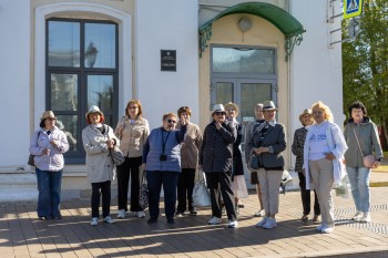 Праздничный культпоход для нижегородцев серебряного возраста организовали  ко Дню пожилого человека