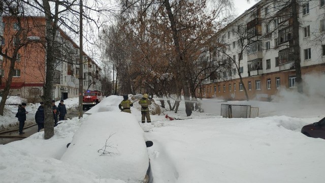 Воспламенение газа произошло во дворе многоквартирного дома в Ижевске