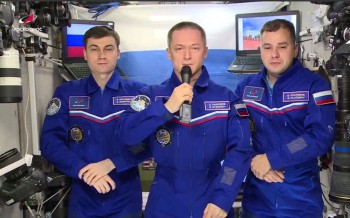Космонавт из Татарстана Сергей Рыжиков с МКС поздравил россиян с Днём флага Космонавт из Татарстана Сергей Рыжиков с МКС поздравил россиян с Днём флага