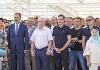 Игорь Комаров посетил литургию в день памяти Серафима Саровского в Дивееве Игорь Комаров посетил литургию в день памяти Серафима Саровского в Дивееве