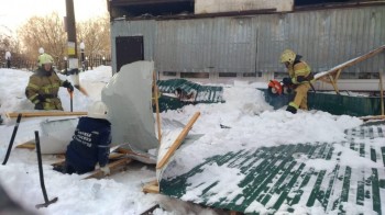 Нижегородка погибла под обрушившейся на неё торговой палаткой