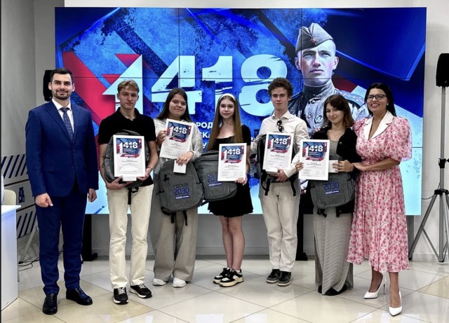 Победителей Всероссийской исторической игры "1 418" наградили в нижегородском Штабе общественной поддержки Победителей Всероссийской исторической игры "1 418" наградили в нижегородском Штабе общественной поддержки