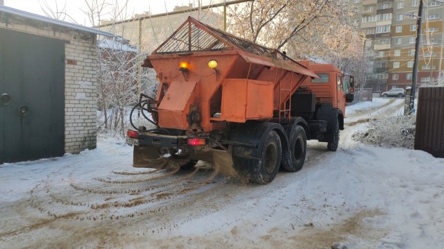 Обработка дорог противогололедными материалами проводится в Нижнем Новгороде в преддверии снегопада Обработка дорог противогололедными материалами проводится в Нижнем Новгороде в преддверии снегопада
