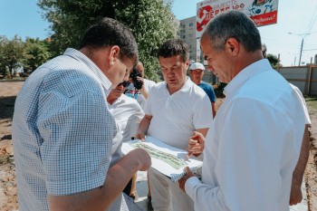 "Новая плитка, светильники, комфортные скамейки, зоны отдыха – думаю, жителям понравится", - Алексей Ладыков