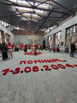 Нижегородские школьники из Юнармии и Движения Первых присоединились к «Вахте памяти» в Беслане Нижегородские школьники из Юнармии и Движения Первых присоединились к «Вахте памяти» в Беслане