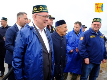 Главы регионов ПФО посетили Всероссийский Сабантуй в Кировской области Главы регионов ПФО посетили Всероссийский Сабантуй в Кировской области