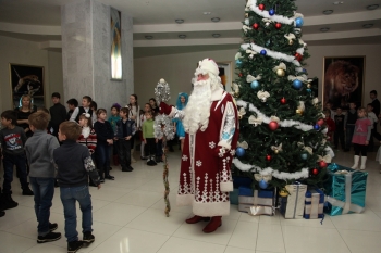 Около двух тысяч детей-сирот и оставшихся без попечения родителей детей приняли участие в &quot;Губернаторской елке&quot; в Нижнем Новгороде