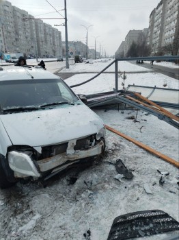 Нетрезвый чебоксарец на Lada Largus влетел в остановку