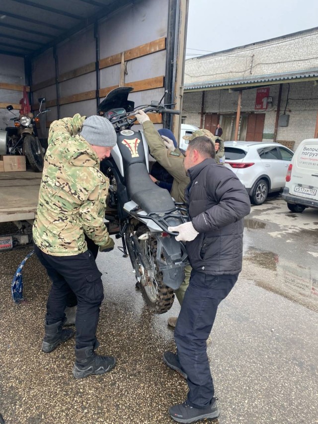 Роман Пермяков передал личный мотоцикл на СВО