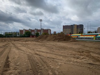 Натуральное покрытие футбольного поля ФОКа &quot;Мещерский&quot; в Нижнем Новгороде меняют на искусственное