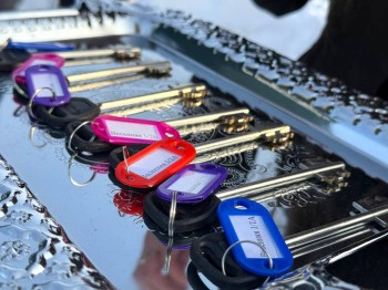 В Калинихе вручили ключи от квартир детям-сиротам