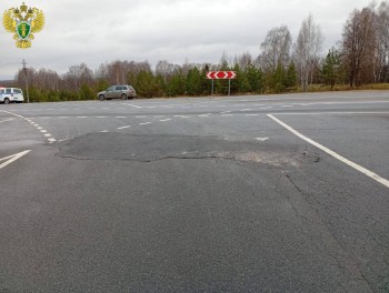 Служебный автобус перевернулся в кювет в Марий Эл Служебный автобус перевернулся в кювет в Марий Эл