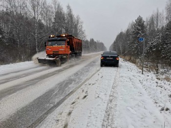 Около 1400 единиц техники вышло на очистку и обработку дорог в Нижегородской области за последние сутки