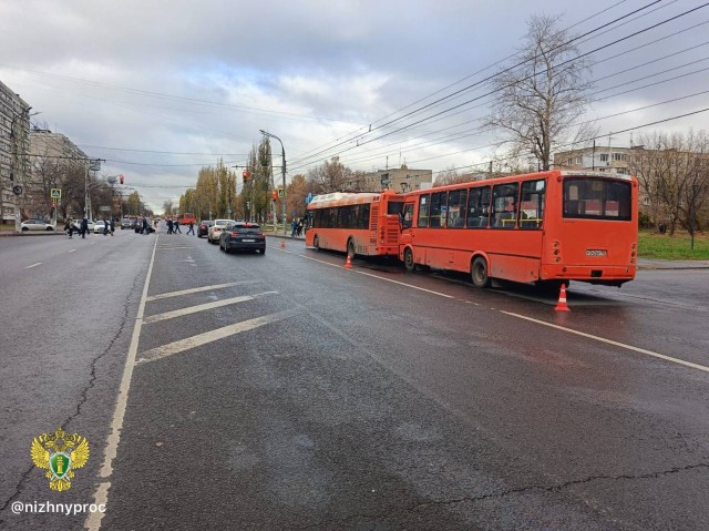 Пострадавшие в ДТП автобуса и маршрутки нижегородцы доставлены в больницу №13