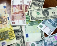 Доверие россиян к доллару растет, к рублю и евро снижается - опрос
