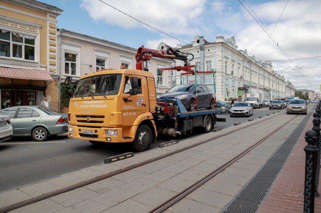 Машины без номеров начали эвакуировать из зоны платных парковок в Нижнем Новгороде