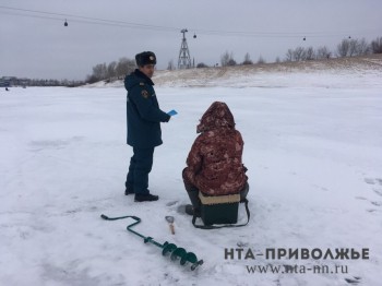 Сотрудники МЧС провели профилактические беседы с рыбаками на Гребном канале в Нижнем Новгороде в преддверии потепления