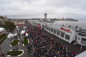 Около 35 тыс. нижегородцев приняли участие в шествии &quot;Бессмертного полка&quot;