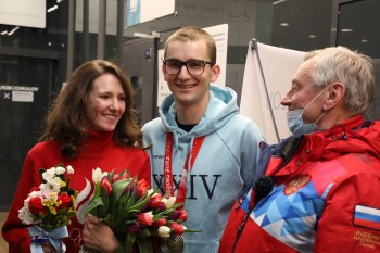 Серебряный призер Олимпиады-2022 в Пекине Сергей Трофимов вернулся в Нижний Новгород