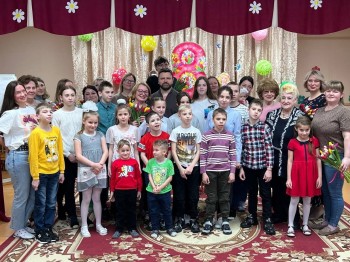 Депутат Госдумы Юрий Станкевич поздравил воспитанников и сотрудников Таремского детского дома с 8 Марта