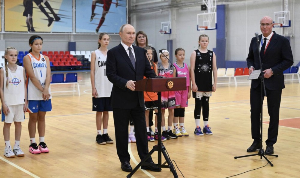 Владимир Путин по ВКС открыл Академию настольного тенниса в Оренбурге