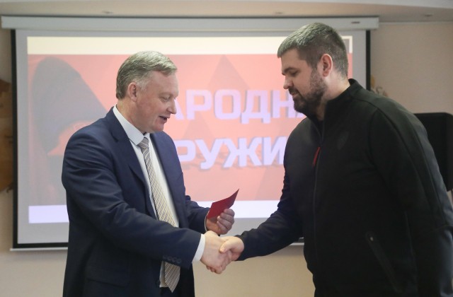 Удостоверения вручили членам народной дружины в Советском районе Удостоверения вручили членам народной дружины в Советском районе