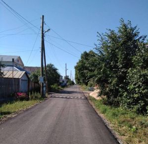 Твердое асфальтное покрытие уложено на улице Г. Михайловского Южного поселка г. Чебоксары Твердое асфальтное покрытие уложено на улице Г. Михайловского Южного поселка г. Чебоксары
